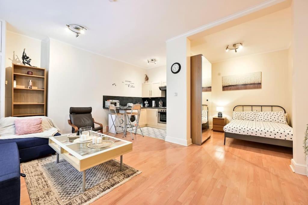 The Perfect Queensway Appartamento Londra