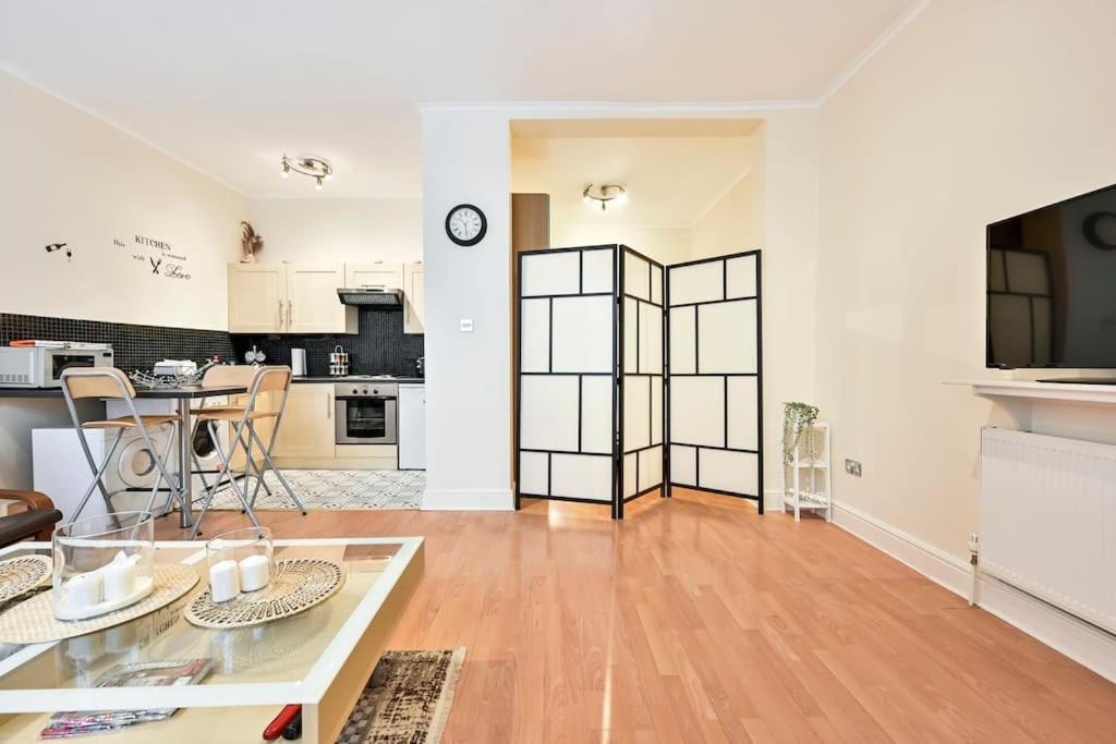 The Perfect Queensway Appartamento Londra